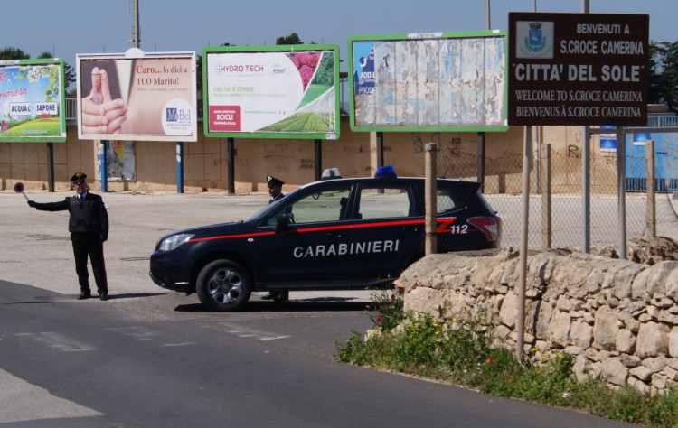  A torso nudo e col martello in mano: volano minacce in via Marsala