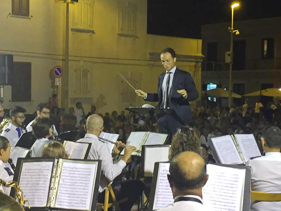  Grande successo per il raduno delle bande: piazza Faro gremita