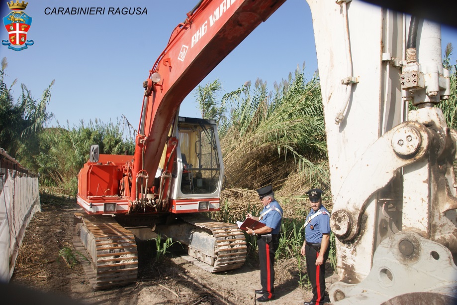  P.Marinaro, escavatore in azione su zona archeologica: due denunce