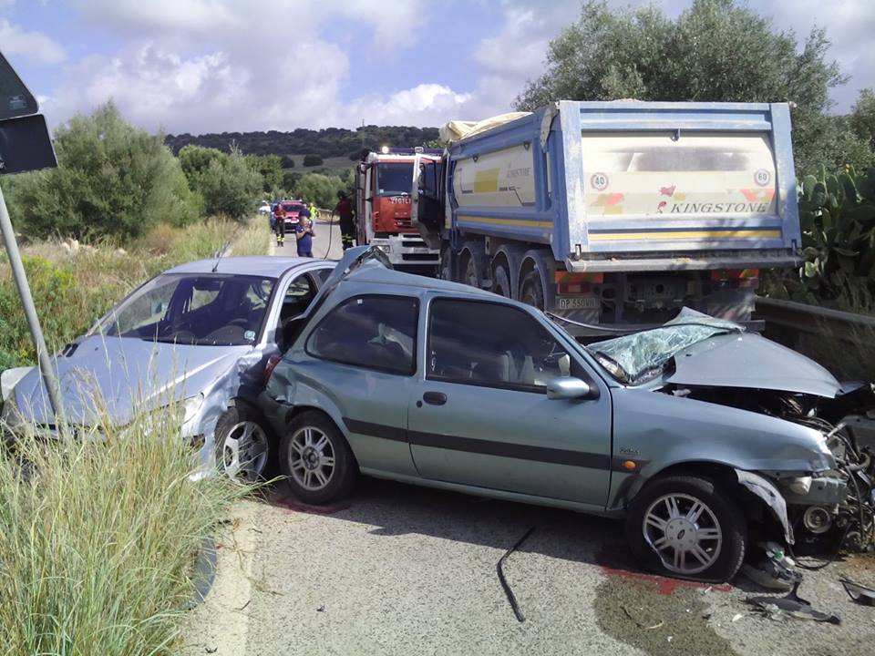  Brutto incidente sulla Santa Croce-Vittoria: due feriti in prognosi riservata