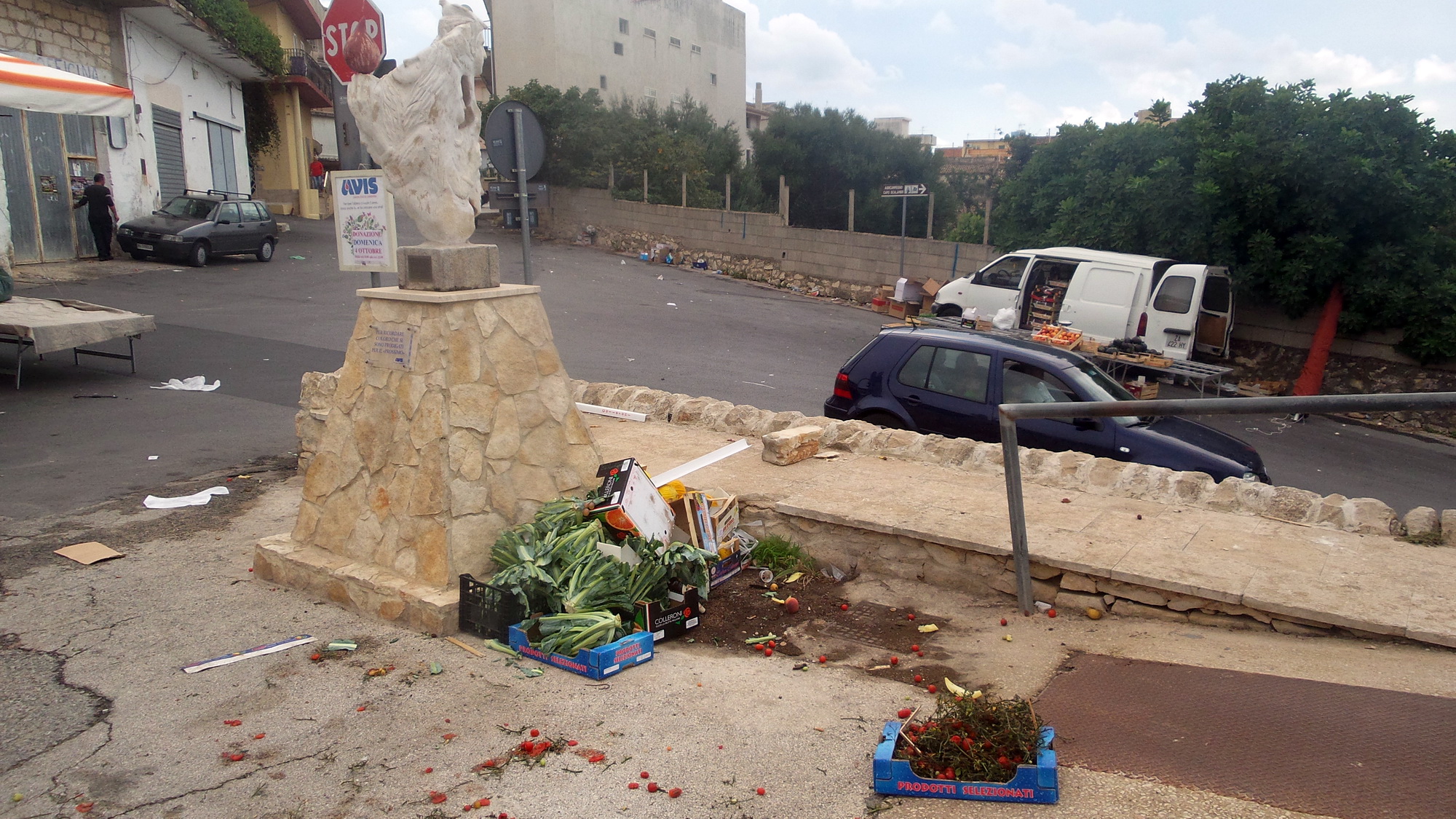  Un venditore di frutta incivile: ecco cosa offre il Mercato del giovedì