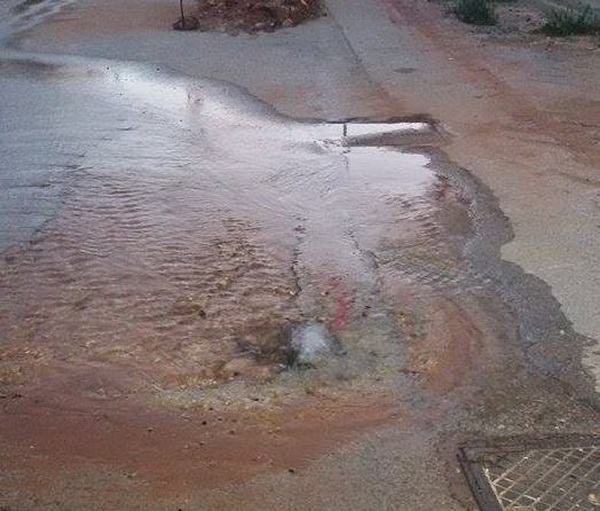  Casuzze, esplode una tubatura: allagata via del Mare GUARDA LE FOTO