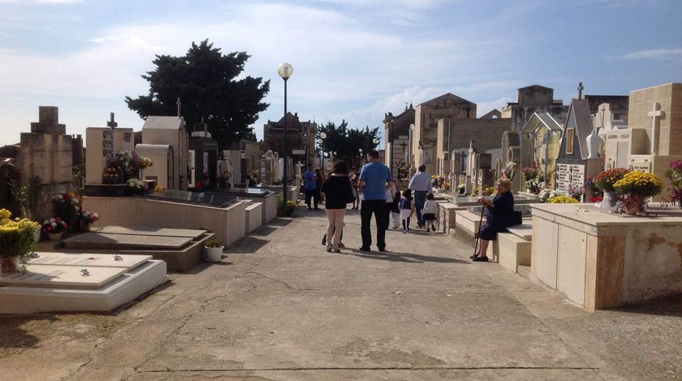  Al cimitero con la mascherina: le restrizioni per l’1 e 2 novembre