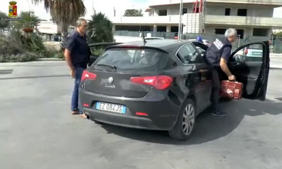  Ragusa – Denunciato dipendente di un supermercato che utilizzava buoni per acquistare cocaina VIDEO