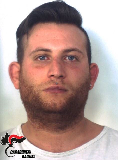 Ragusa – Blitz a casa, carabinieri arrestano spacciatore. Trovata droga all’interno di una scarpa