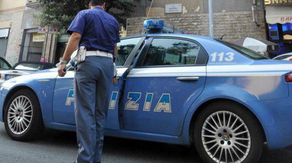  Ragusa, due venditori abusivi di meloni aggrediscono agenti di polizia