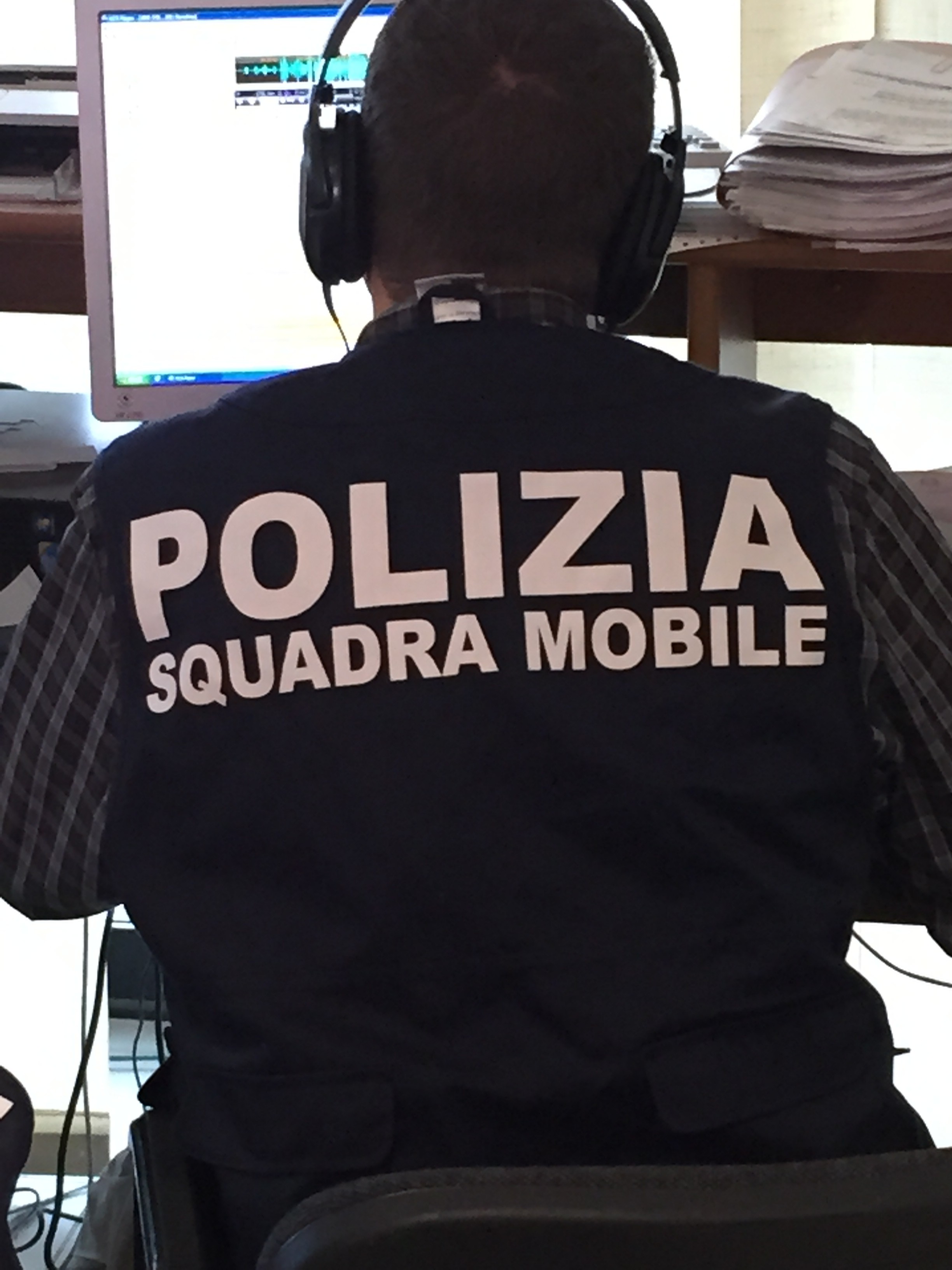  Divulgano i filmini hard dell’amante di lui: denunciati marito e moglie