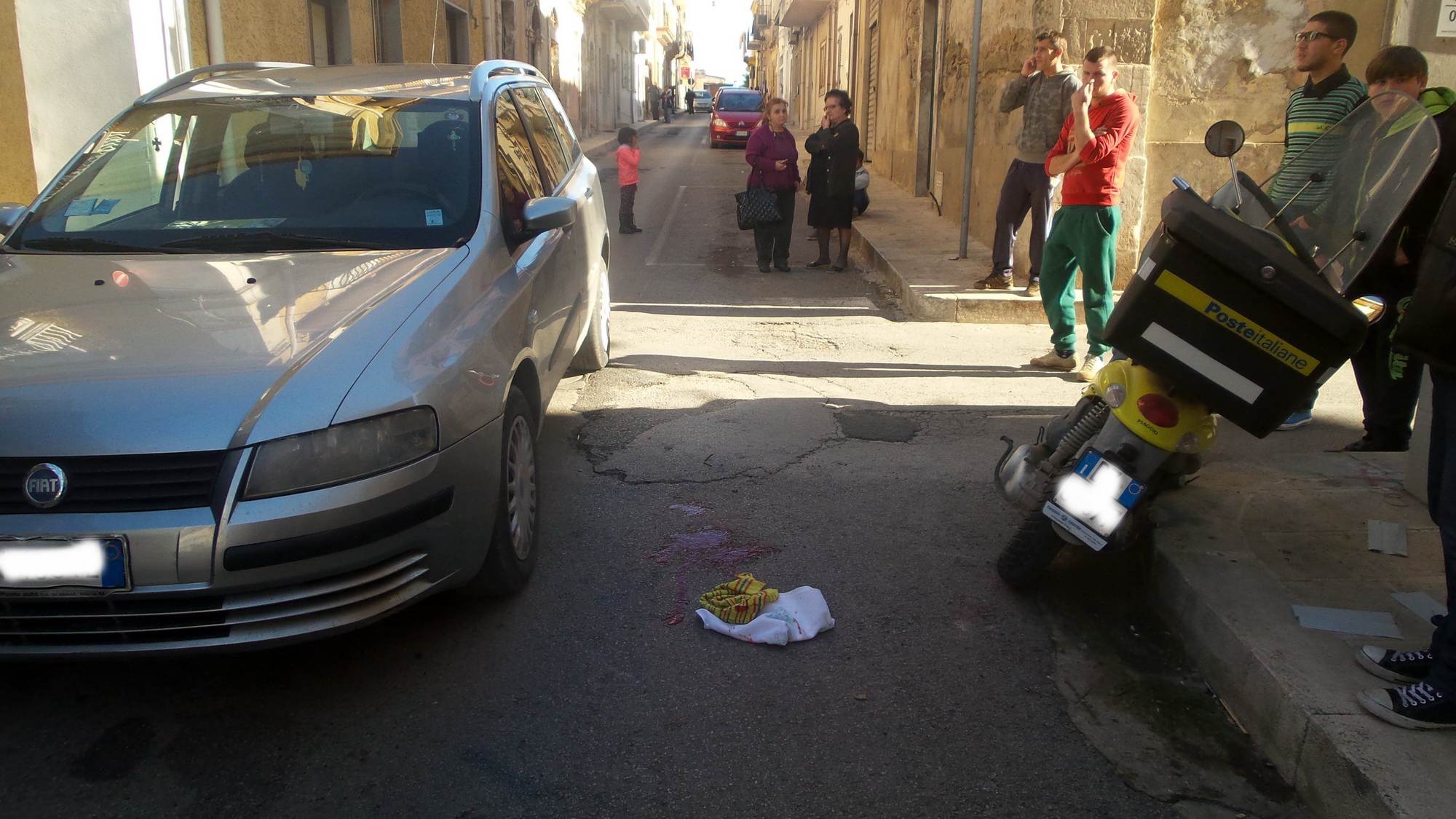  Incidente fra auto e scooter in via Castel Sant’Elena: ferito un postino