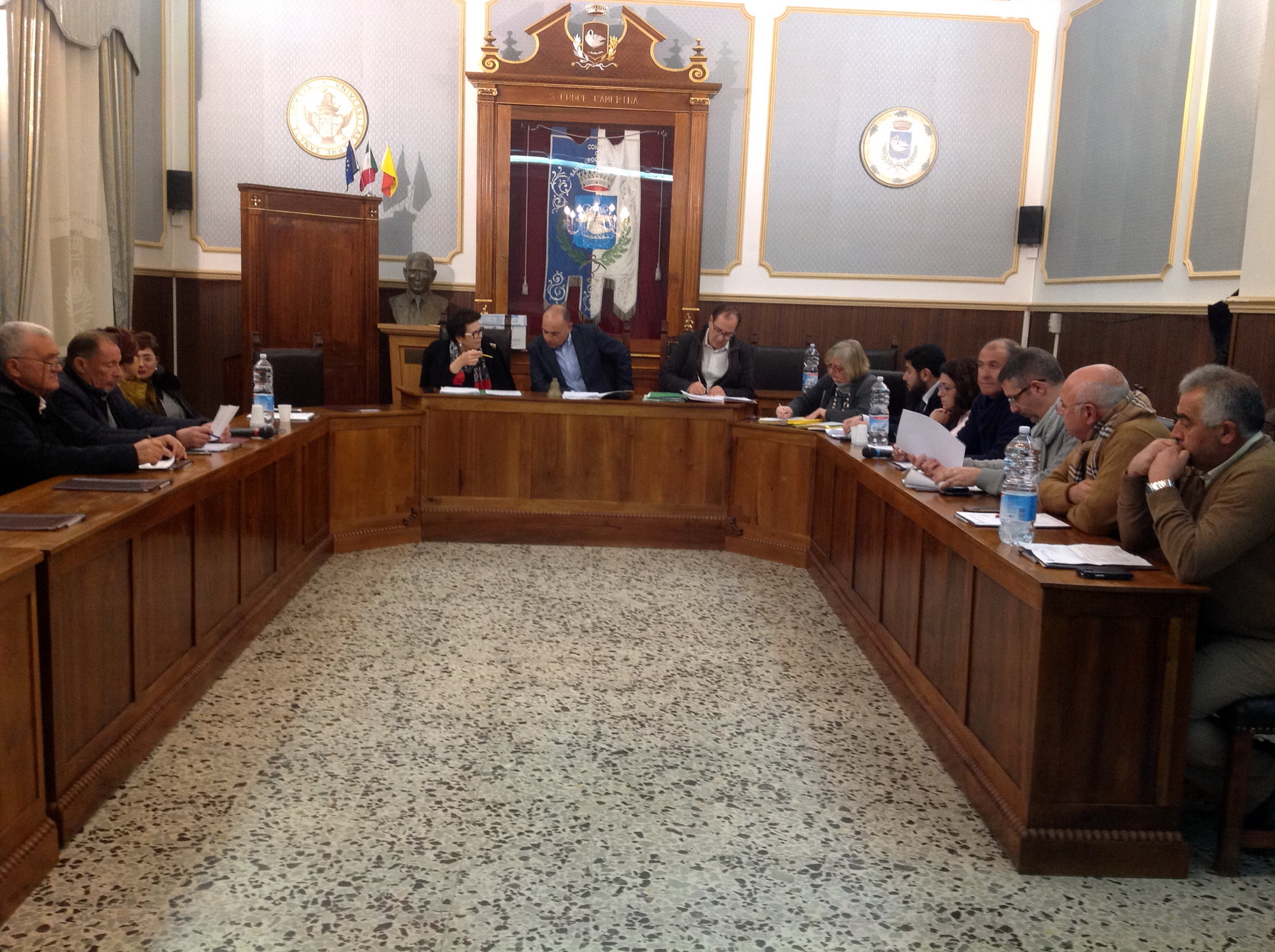 Consiglio paralizzato, il sindaco attacca i traditori: “Arruolati da Giuda”