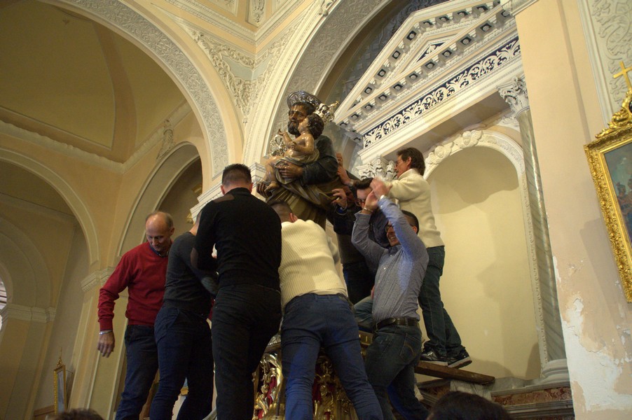  Comincia la festa con la ‘discesa’ di San Giuseppe: foto e video dell’evento