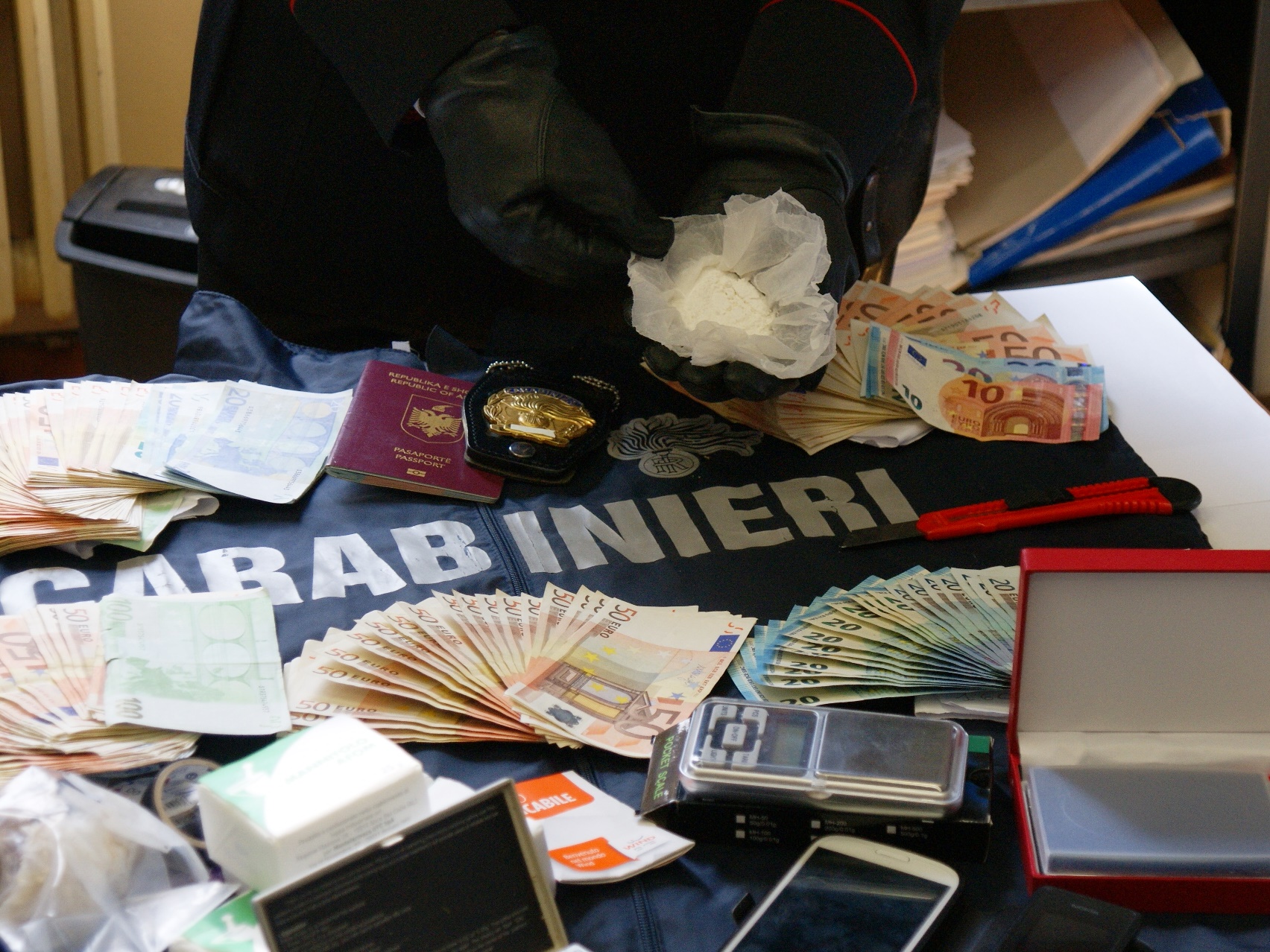  Aveva cocaina e 10mila euro: arrestato spacciatore seriale a Punta Braccetto