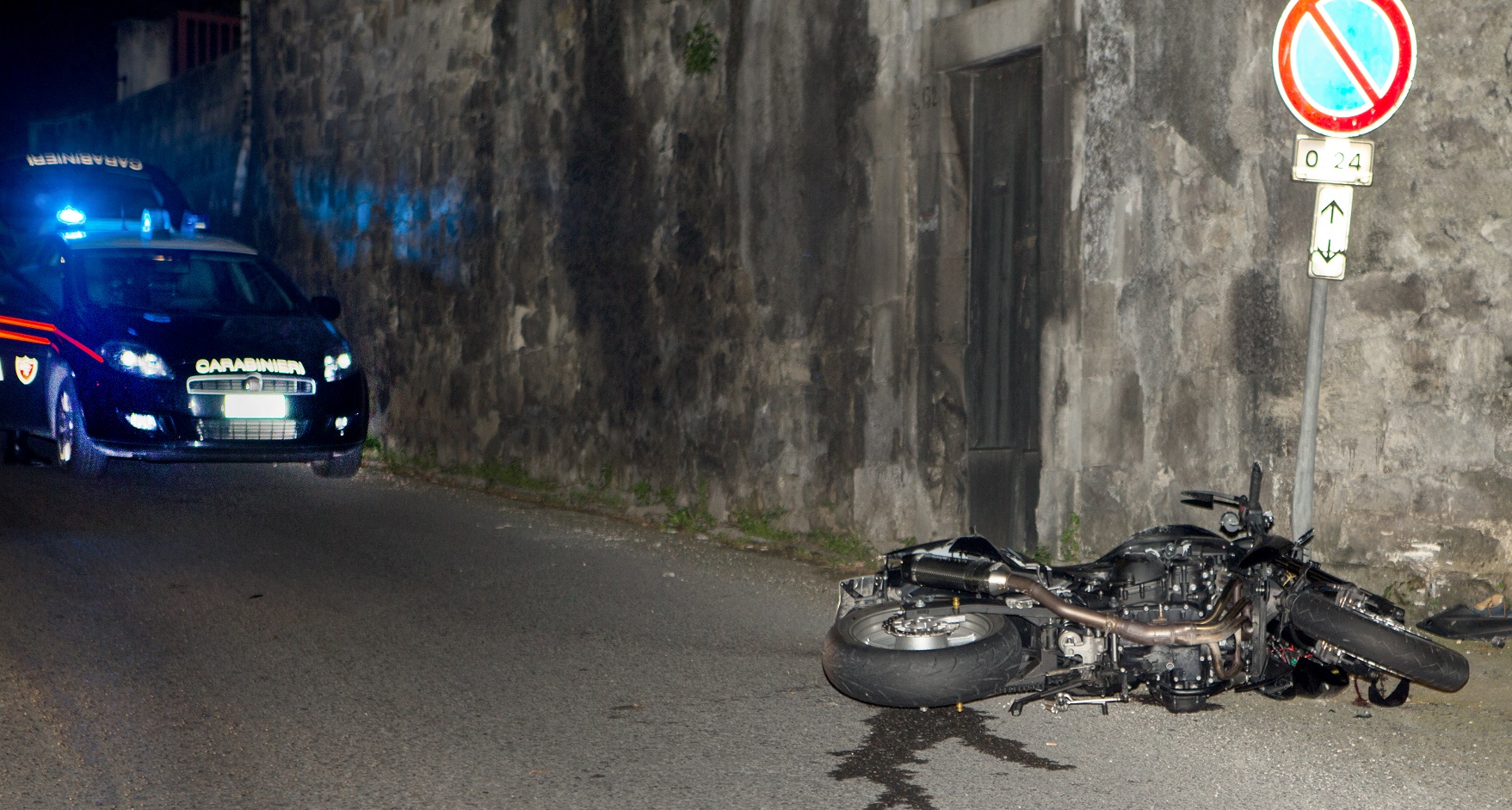  Modica: perde il controllo della moto e sbatte su un muro, morto 25enne
