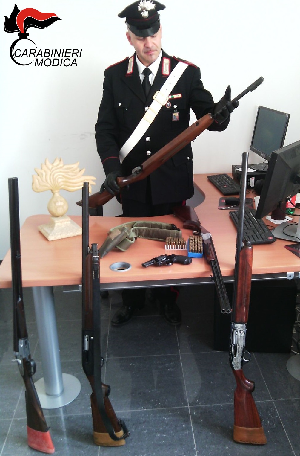  Scicli – Minaccia la ex con la pistola, guardia giurata denunciata dai Carabinieri