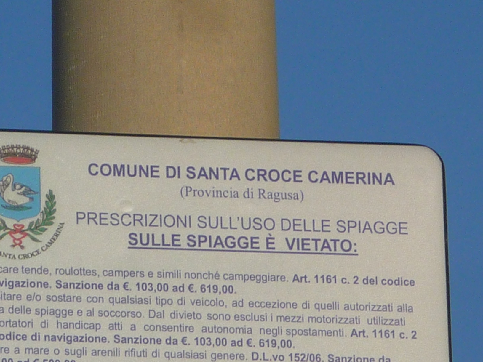  Spiaggia vietata ai cani? Stamilla sottolinea un errore nei cartelli