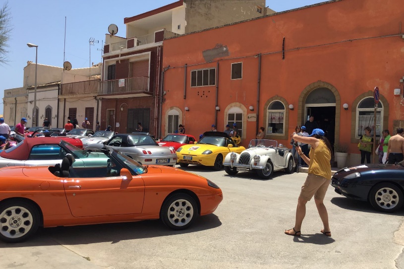  Auto d’epoca in bella mostra: P.Secca ospita il raduno delle Fiat Barchetta FOTO