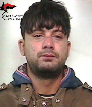  Vittoria – Vende droga a due minori in pieno centro: arrestato pusher tunisino di 29 anni