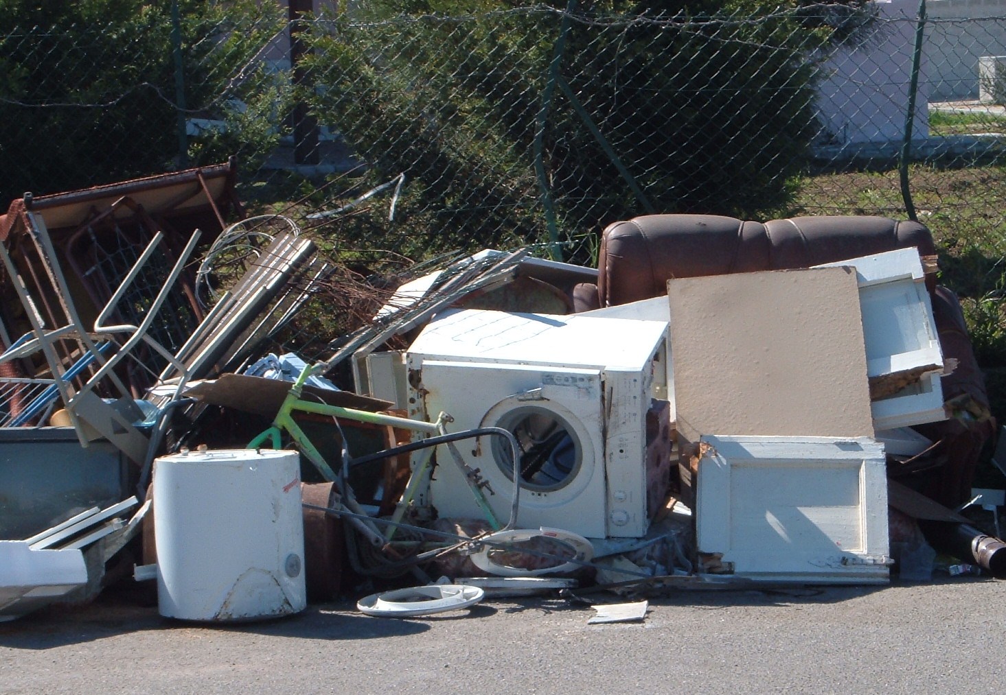  Abbandono rifiuti, monito di Fare Ambiente: “Serve più senso civico”