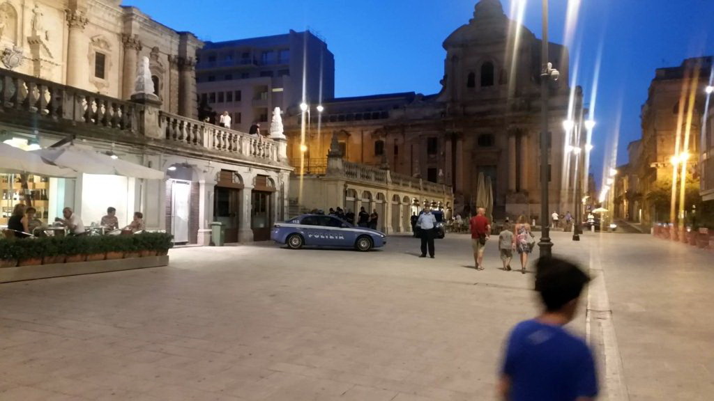  Ragusa sotto shock: ragazza rumena accoltellata in piazza San Giovanni