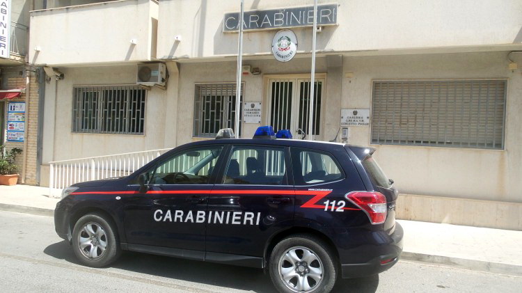  In piazza arrivano i carabinieri: tutti giù dal sagrato, sospesa la partita