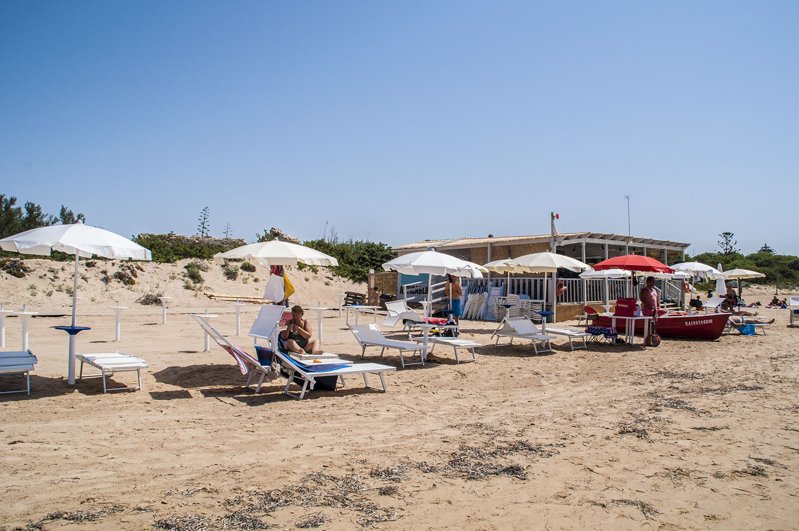  P.Secca, tensione in spiaggia: bambina sparisce, viene ritrovata al parcheggio