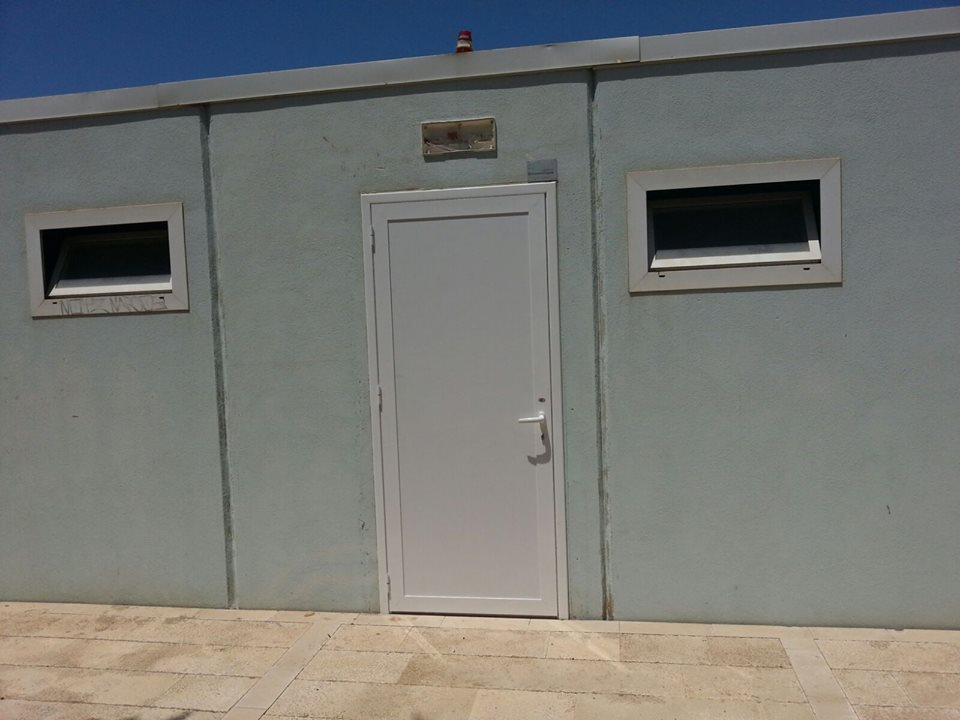  Riaprono i bagni di Punta Secca: sistemate le porte, sarà la volta buona?