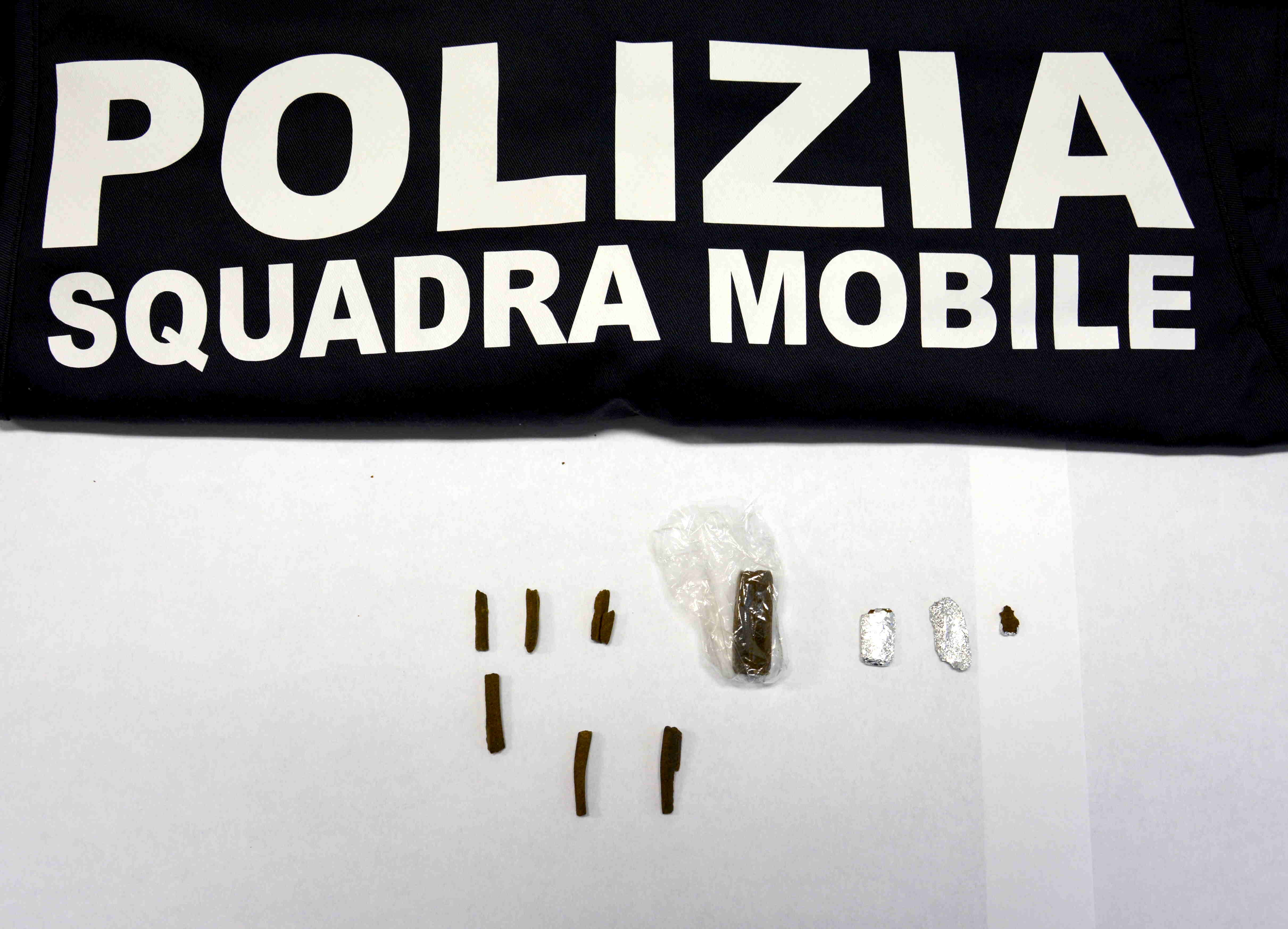  Ragusa – A piazza San Giovanni mercato dello spaccio: arrestato un pusher di appena 17 anni