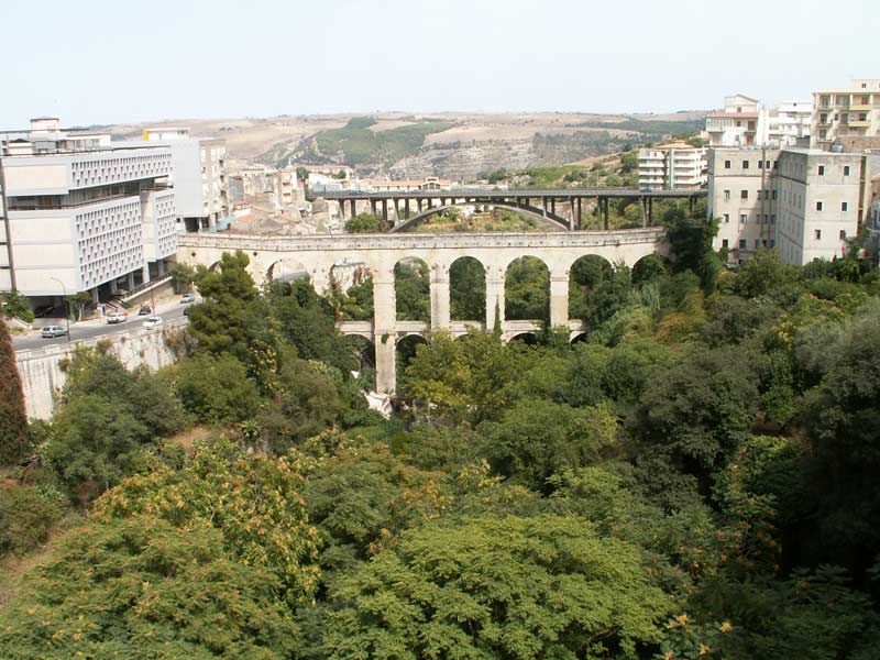  Giovedì nero a Ragusa: si suicidano due uomini di 38 e 39 anni, città in lutto