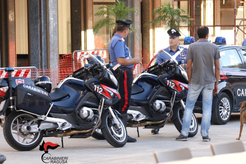  Punta Secca, molesta clienti di un supermercato: denunciato un tunisino