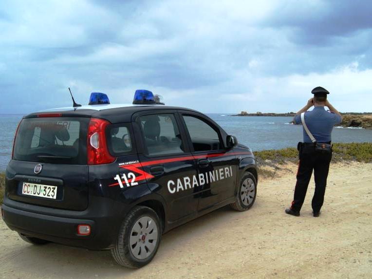  P.Braccetto, carabinieri travestiti da turisti arrestano spacciatore in spiaggia