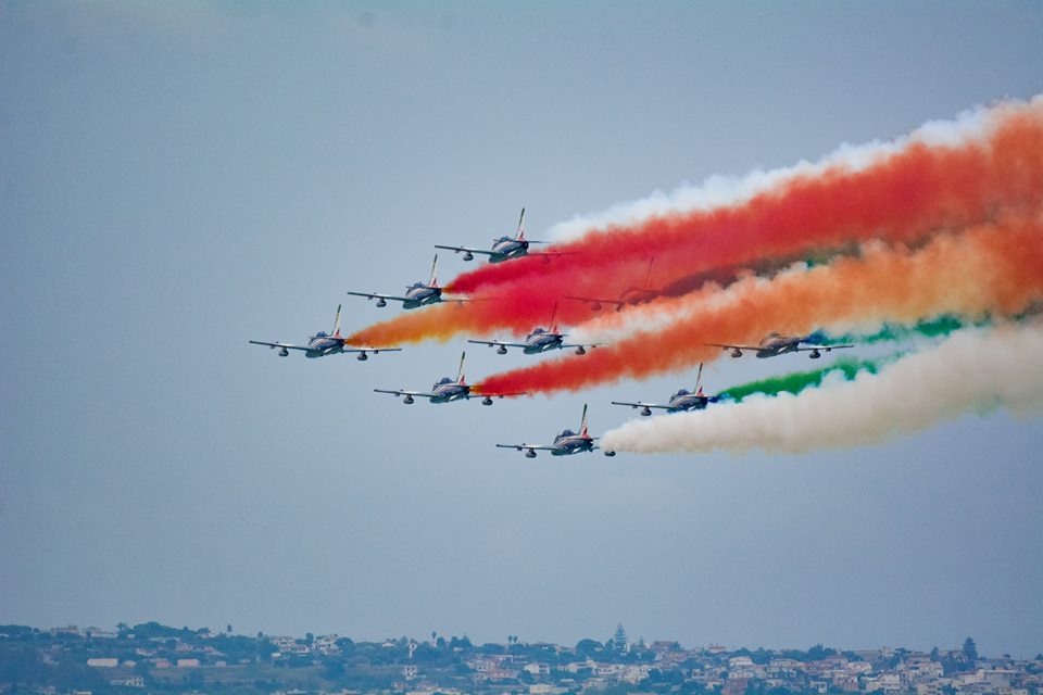  Le Frecce Tricolori nel cielo di Donnalucata: spettacolo sotto la pioggia