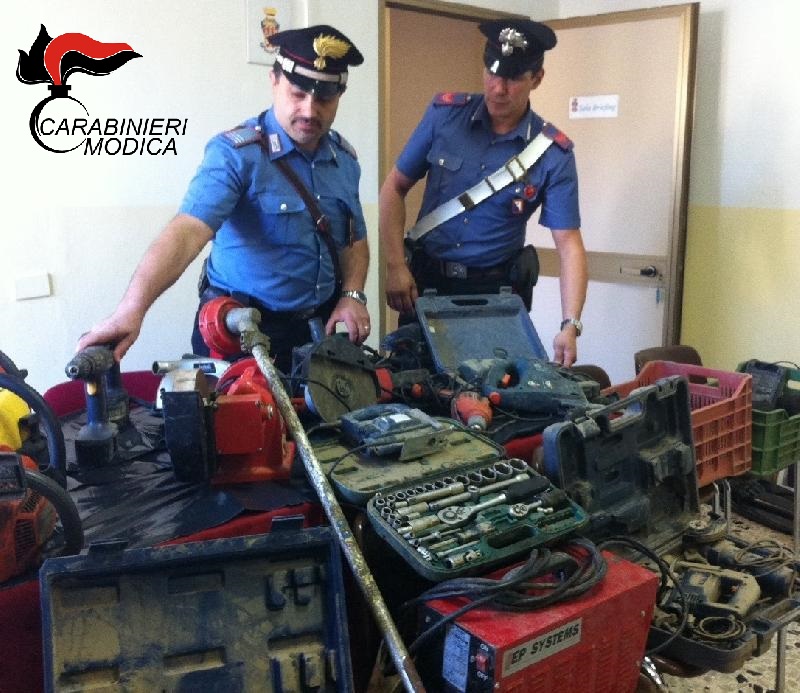  Scicli – Operazione dei Carabinieri: scovata abitazione piena di refurtiva, due stranieri denunciati per ricettazione