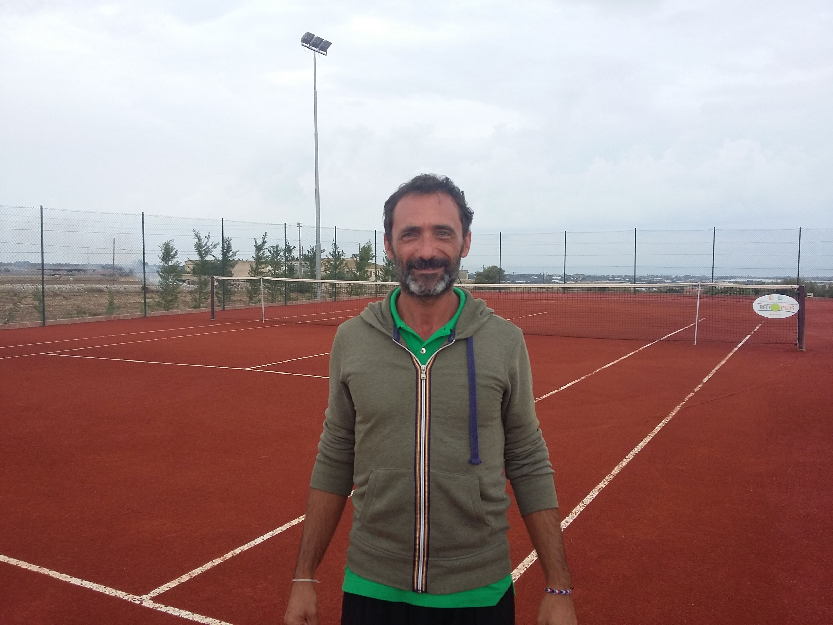  Costa Baronella ospita un corso di tennis: scopriamo il nuovo istruttore