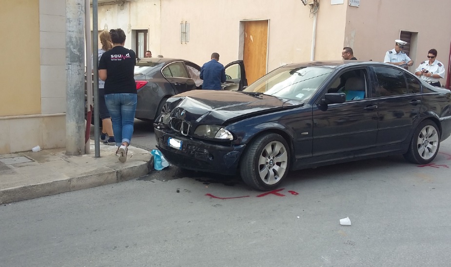  Incidente fra due auto in viale della Repubblica: ci sono due feriti lievi