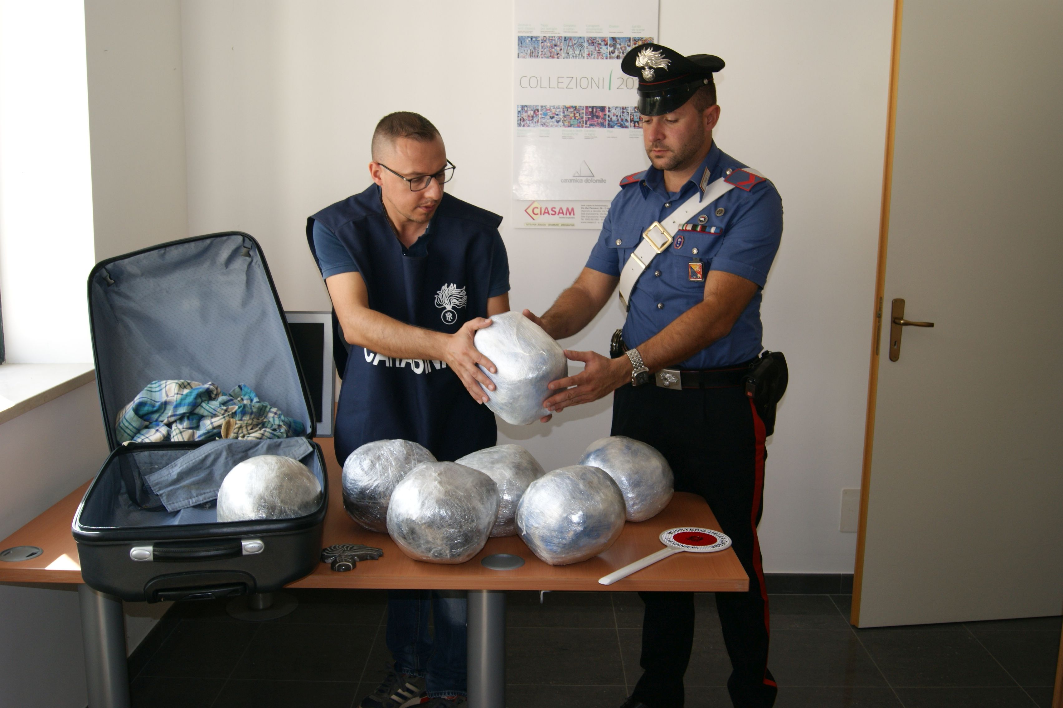 Scicli – Sette chili di droga nel borsone da viaggio: arrestati due giovani albanesi