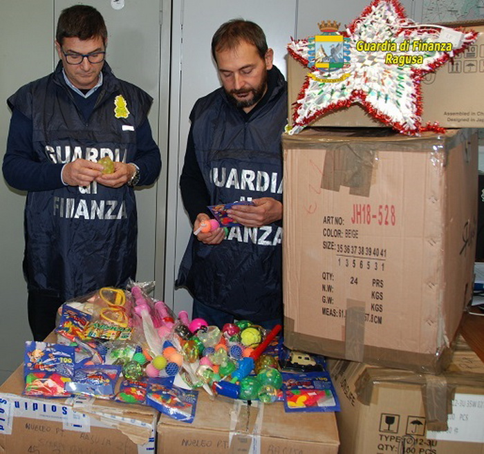 Ispica – Guardia di Finanza: maxi sequestro di oltre 70.000 prodotti contraffatti e non sicuri