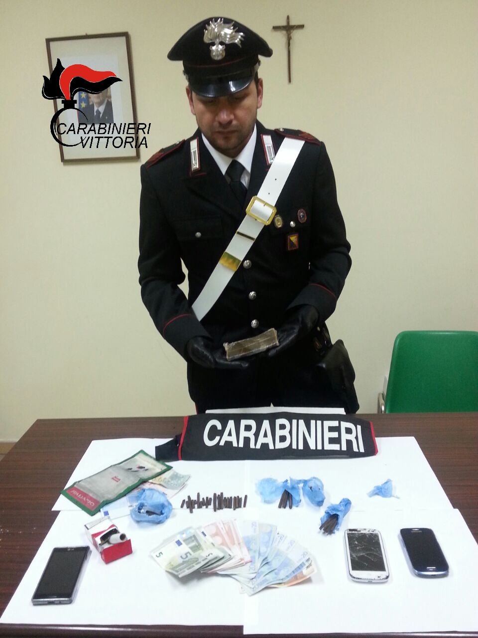  Acate – Blitz antidroga dei carabinieri: scattano un arresto e tre denunce. Sequestrati oltre 200 grammi di hashish