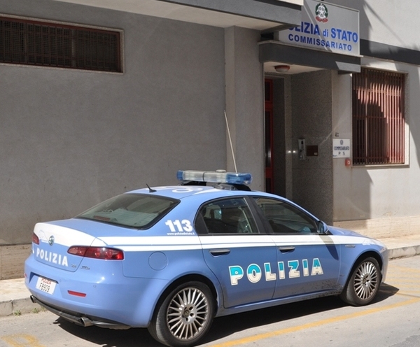  Modica – Accecato dalla gelosia, travolge rivale in amore con la macchina: arrestato giovane 25enne