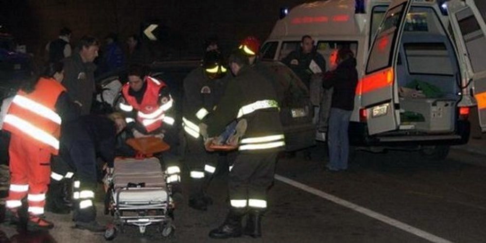  Auto perde una ruota, incidente sulla Ragusa-Marina: ci sono due feriti