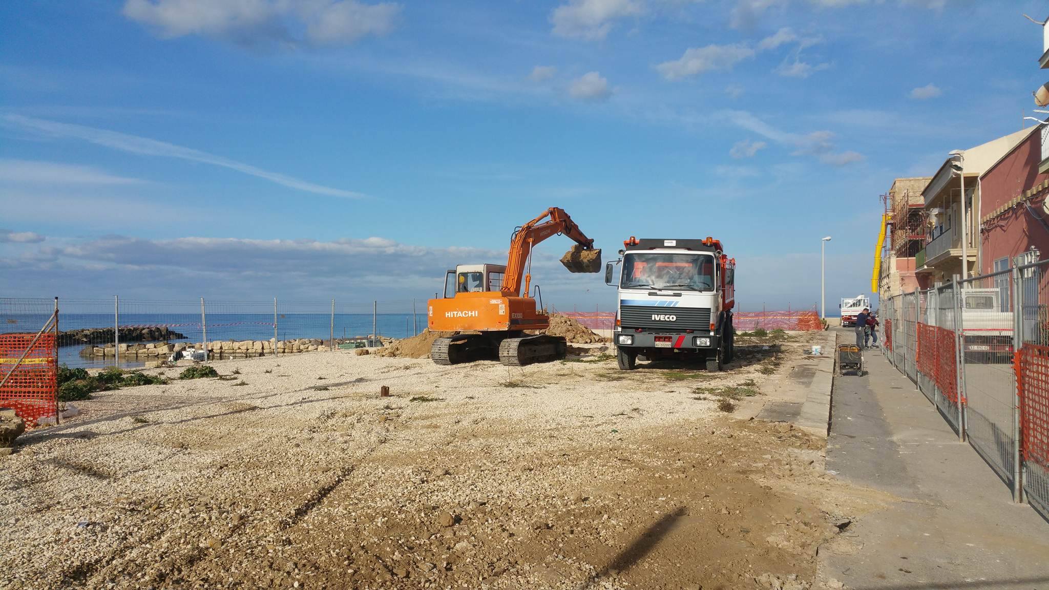  Punta Secca, riecco le ruspe: partono i lavori per il nuovo belvedere FOTO
