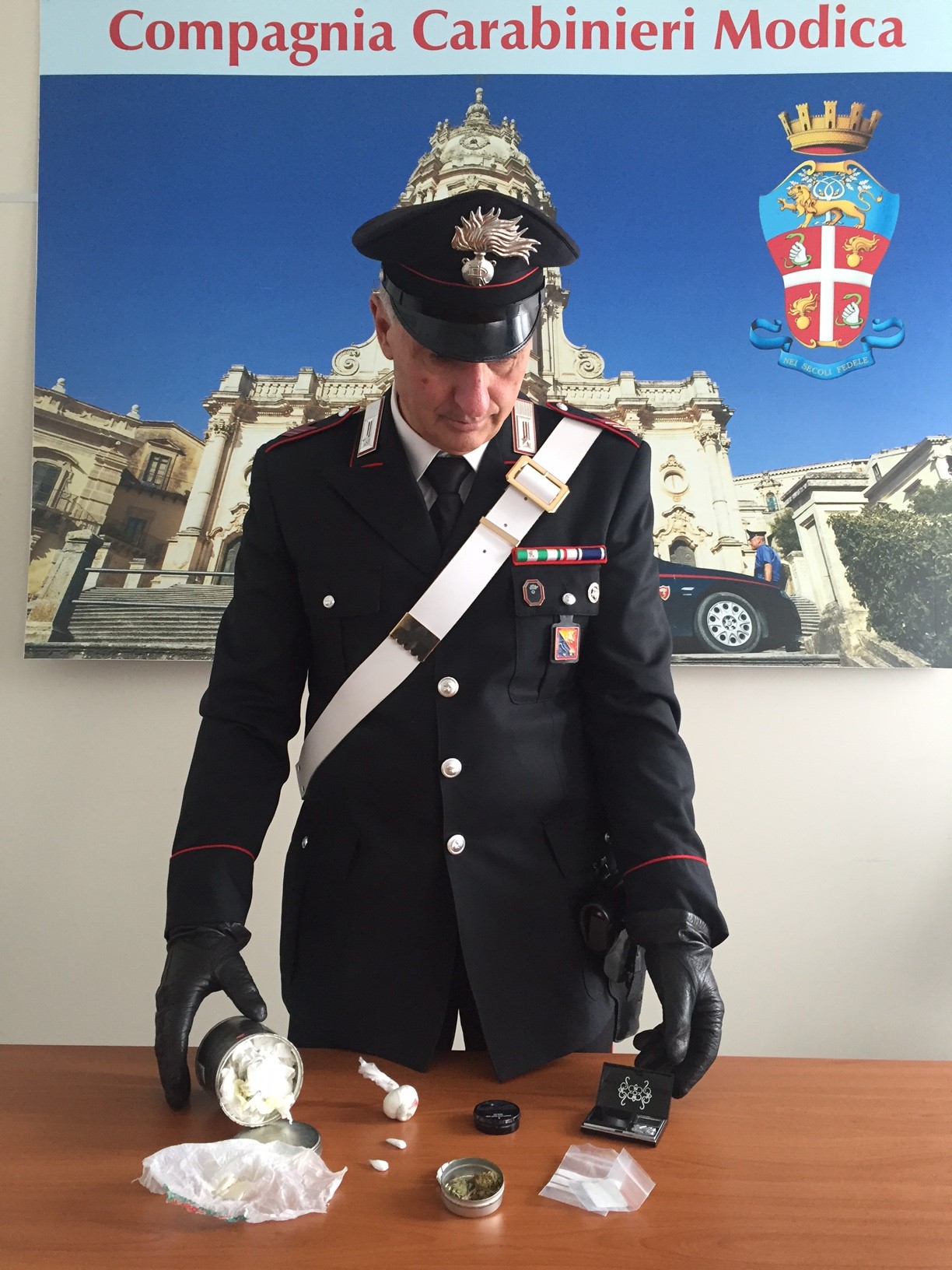  Scicli – Blitz antidroga in piazza, arrestato dai Carabinieri un 26enne