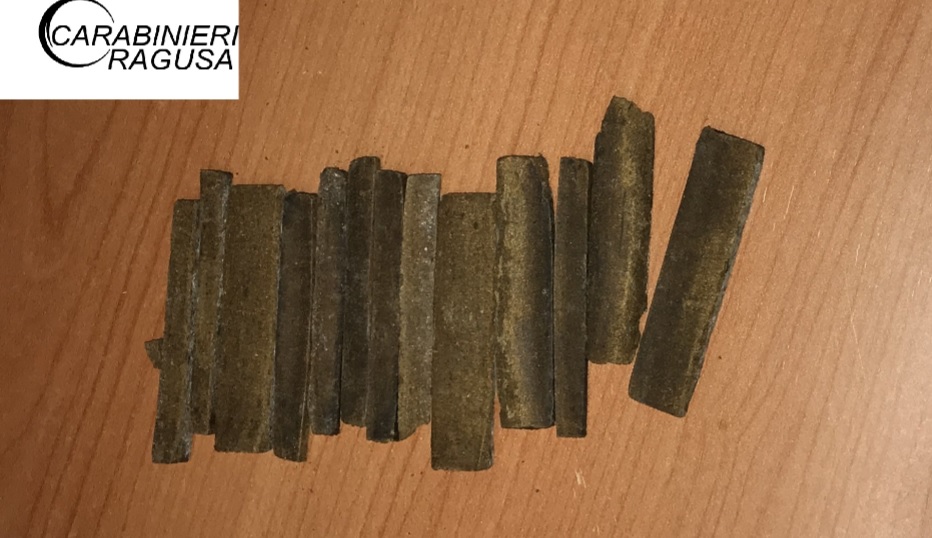  Nasconde l’hashish sul balcone, tunisino beccato e arrestato dai carabinieri