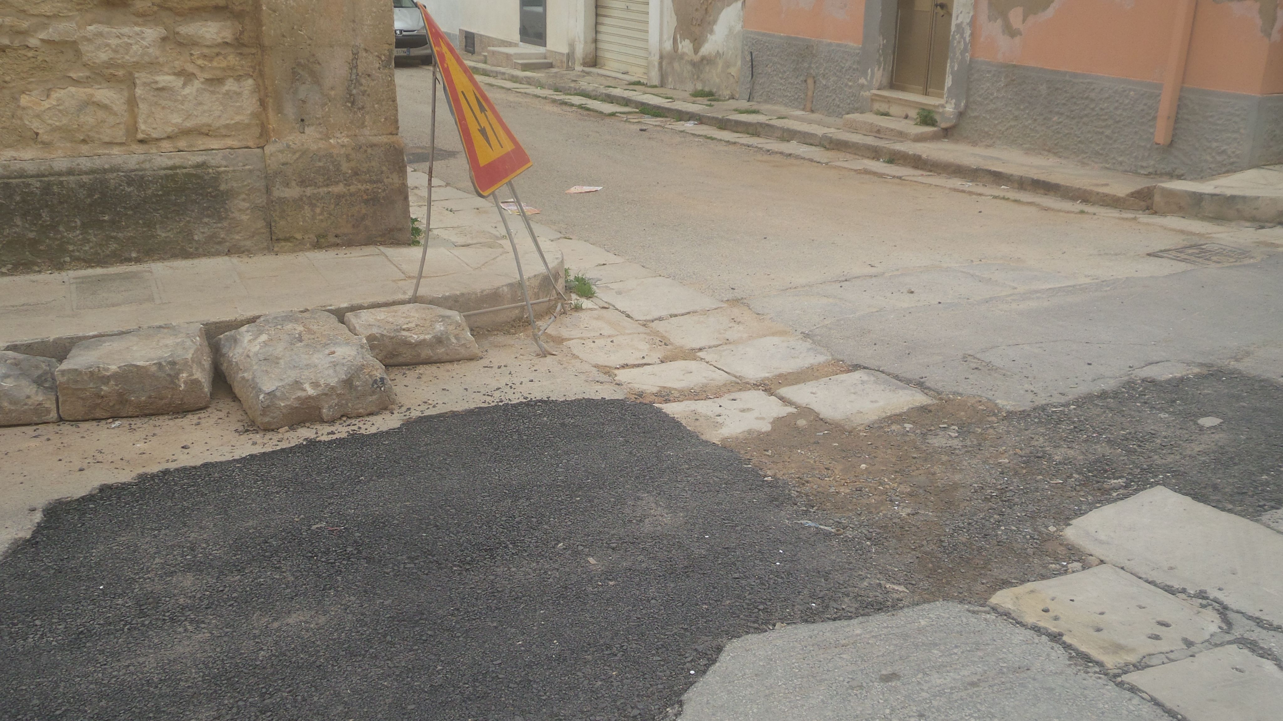  Finiti i lavori Enel in centro a Santa Croce: ma le strade sono peggio di prima…