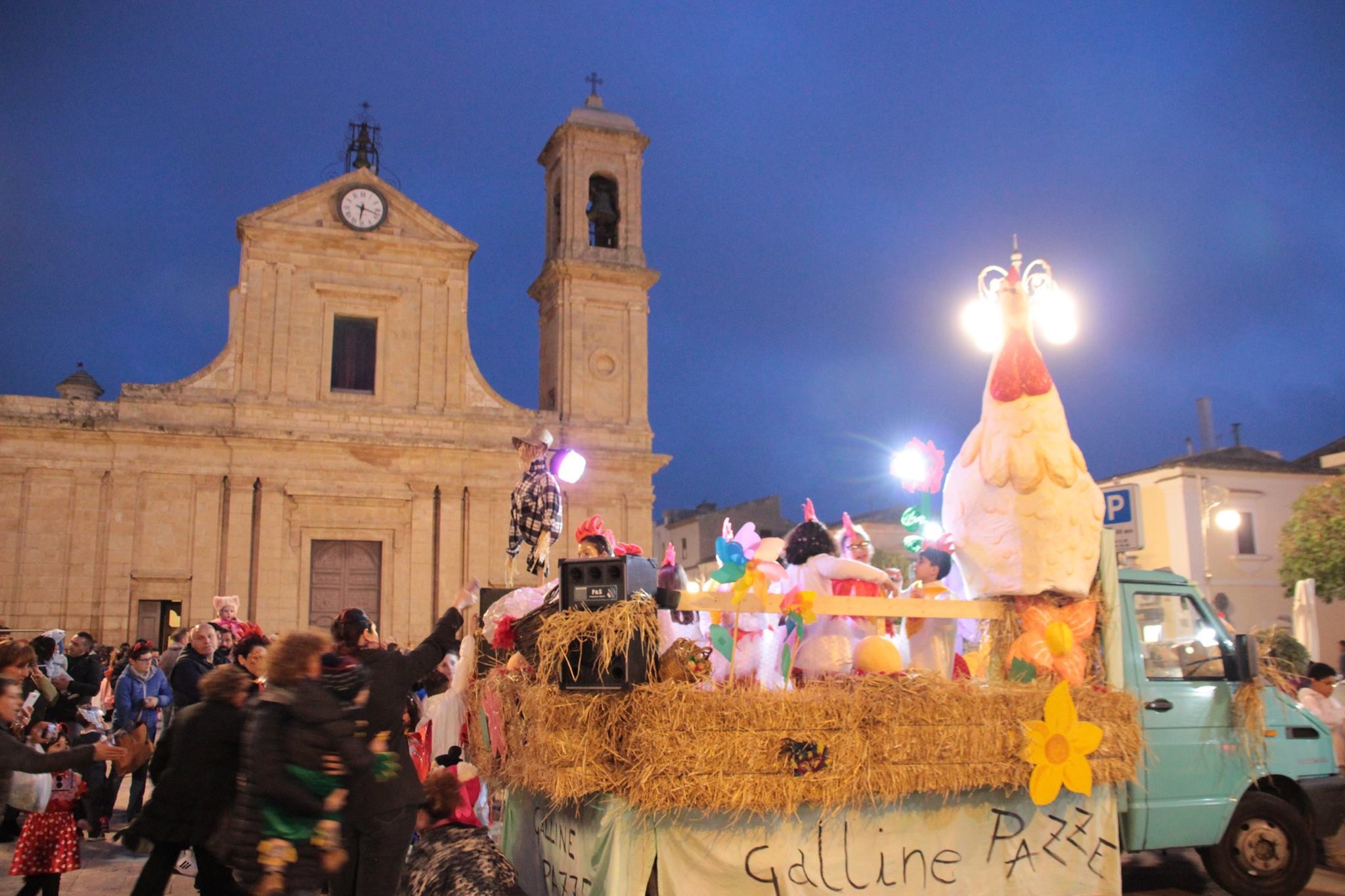  Carnevale in piazza, festa di balli e di colori: guarda il nostro speciale