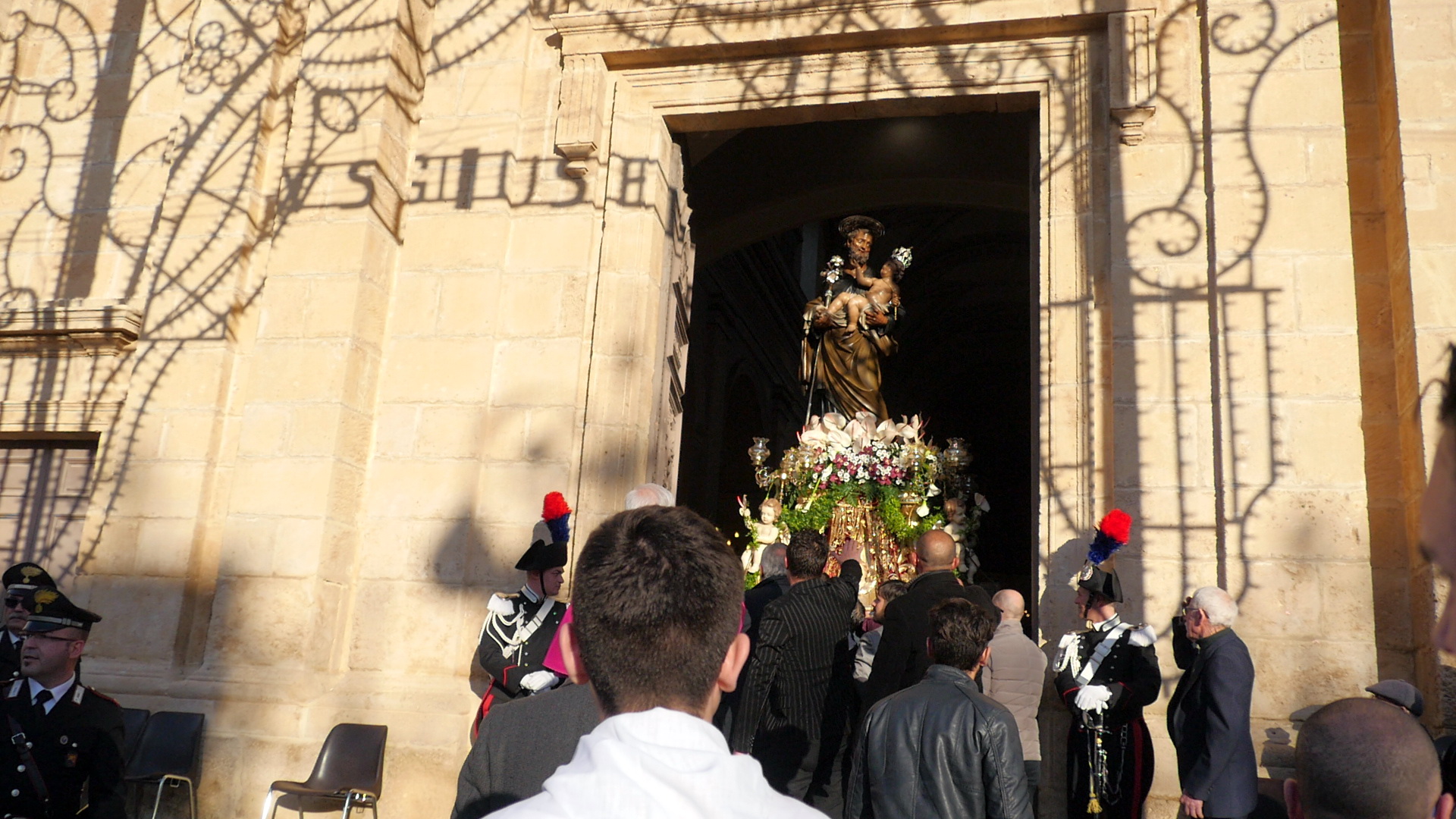  San Giuseppe, festa senza tempo: l’uscita e l’entrata del simulacro VIDEO