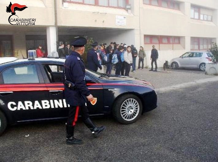  Acate – Lotta alla dispersione scolastica: Carabinieri denunciano 27 genitori che non mandavano i figli a scuola