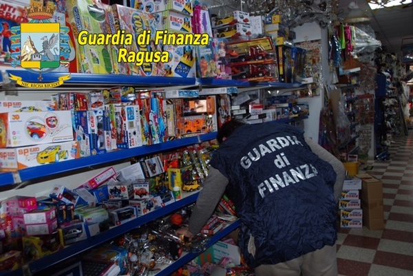  Comiso – La Guardia di Finanza sequestra 135 mila articoli contraffatti e pericolosi