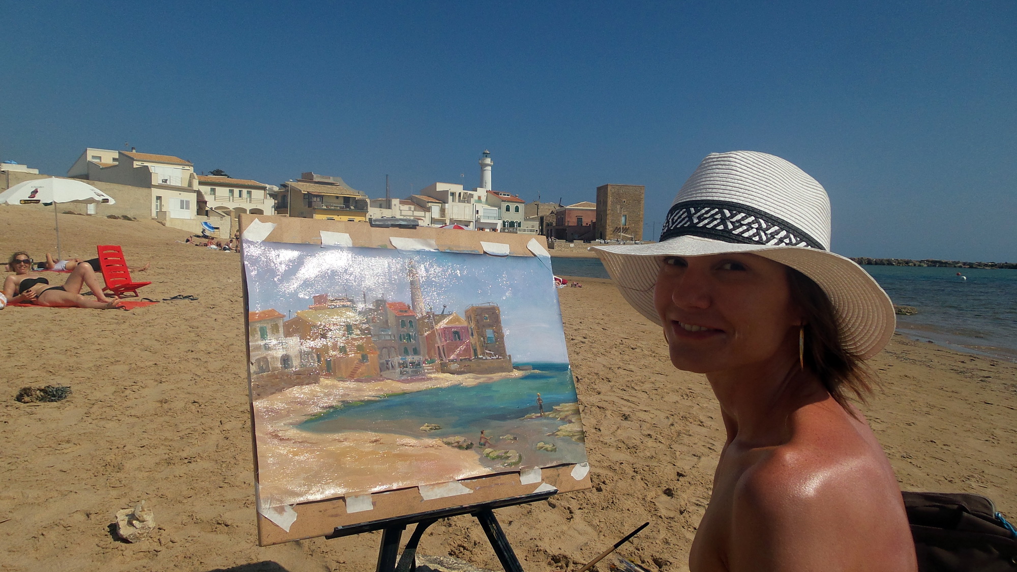  Arriva da Mosca per dipingere Punta Secca: “Amo questo borgo di pescatori”