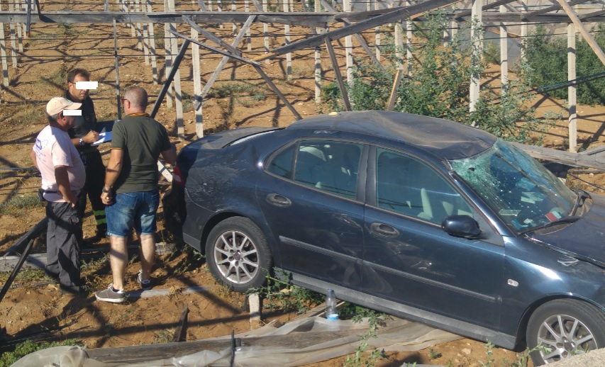  Incidente autonomo in c.da Canestanco: auto sbanda e finisce contro le serre