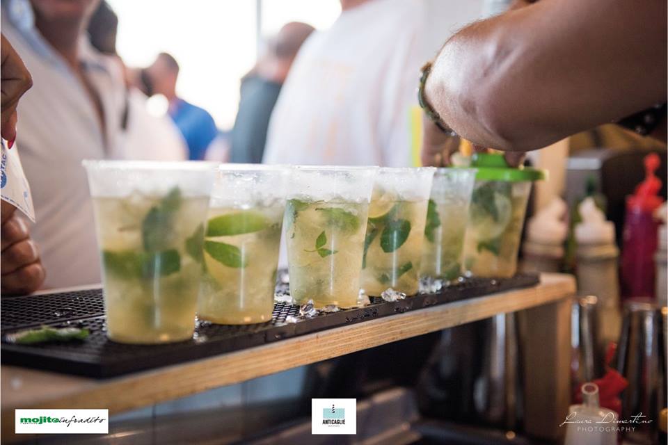  “Mojito e Infradito”, quanti ricordi! La festa è tornata al lido Anticaglie FOTO