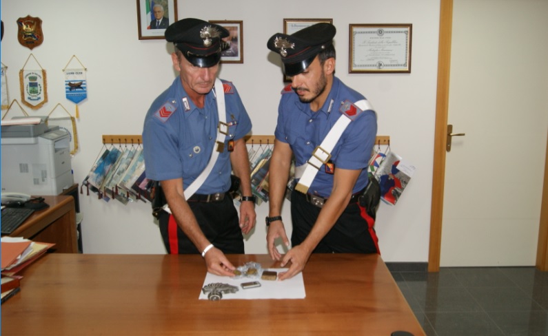  Scicli – Hashish e marijuana pronti per lo spaccio: 21enne arrestato dai Carabinieri